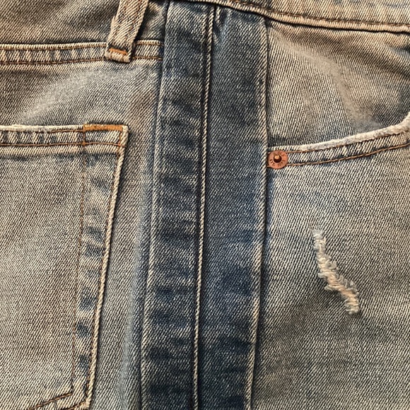 Abercrombie & Fitch Zoe Natural Rise Ankle Straight Jean - Distressed Light Wash - Picture 10 of 12